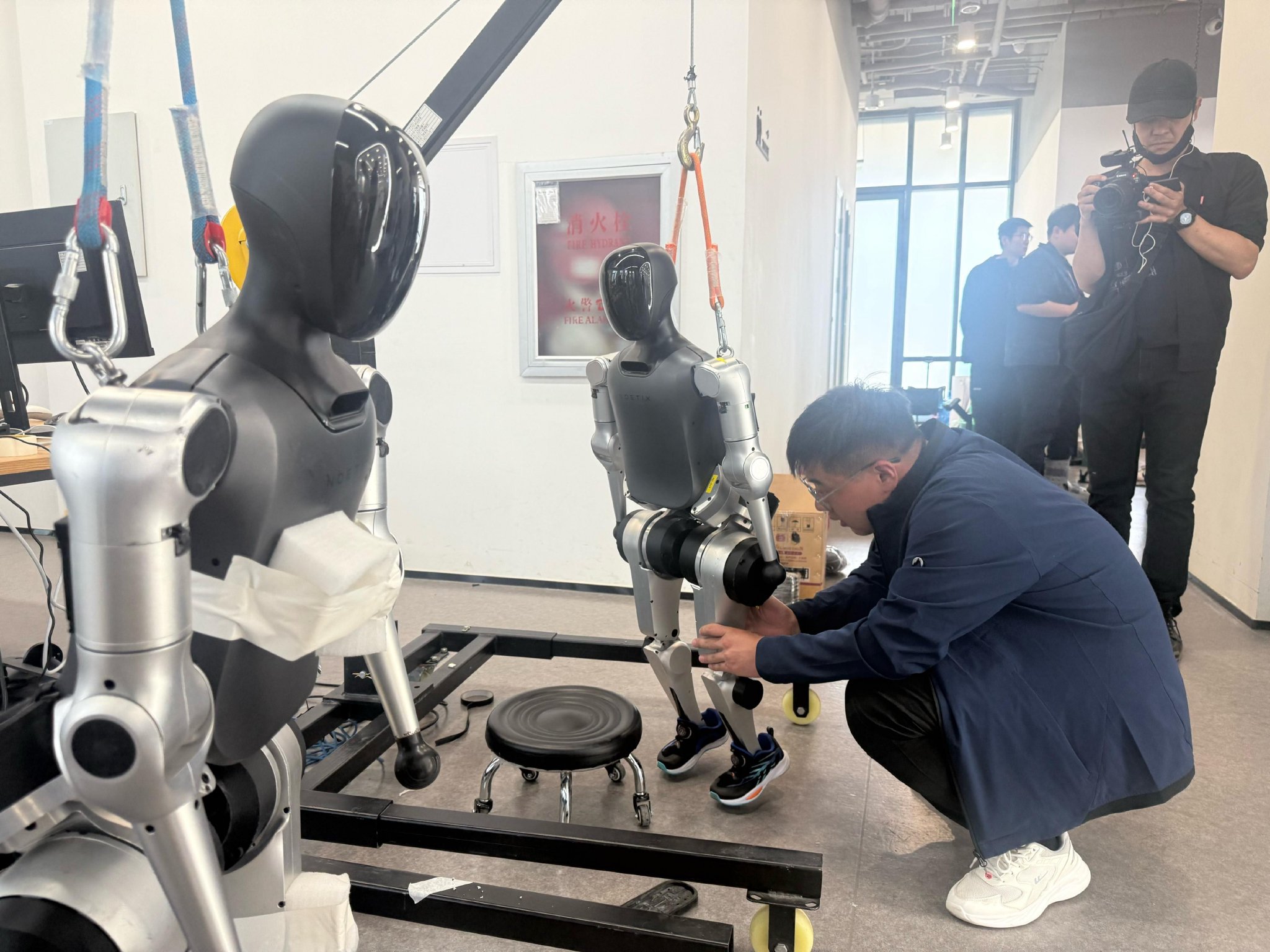 新一代人形机器人N2 松延动力引领技术突破